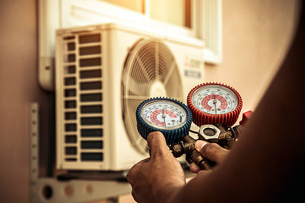 Professional Hvac technician working in Summerfield, FL